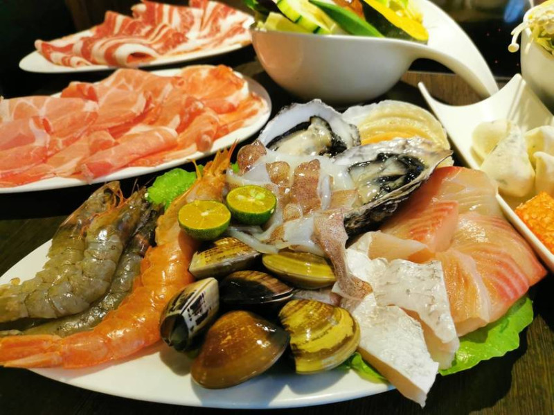 板橋新埔站美食-初鍋玉軒屋 當季食蔬菜盤.嚴選鮮撈海鮮.高品質肉品新鮮美味飽足無負擔的美味鍋物