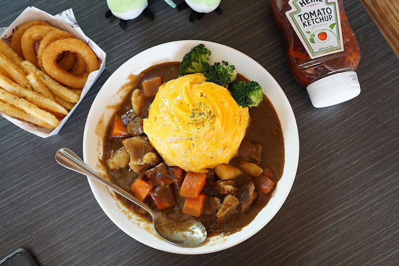 【台中豐原】誘人螺旋滑蛋咖哩飯『咖哩大叔 - 壹號店』- 平價份量大滿足│炸物、飯麵食│八方夜市旁