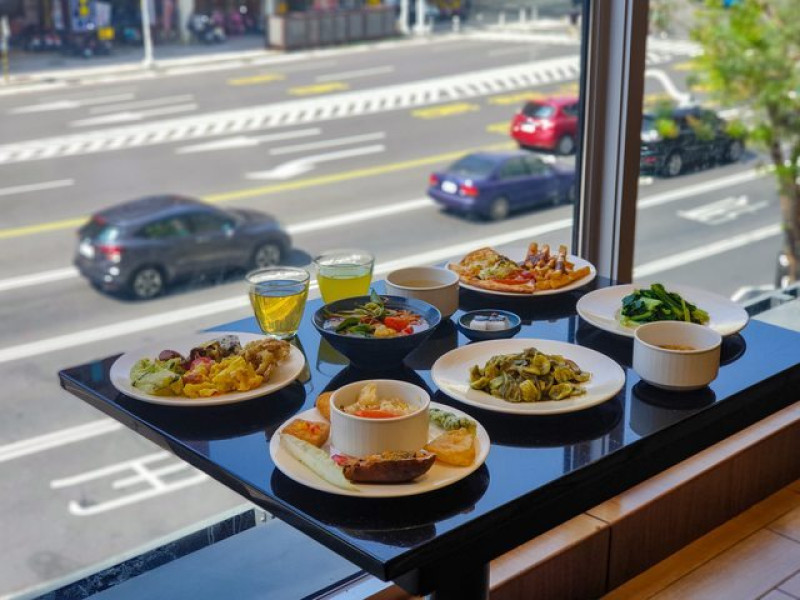 高雄美食||Double Veggie蔬食百匯-創新蔬食料理，肉食者也能成功征服味蕾 ||新興區、蔬食吃到飽