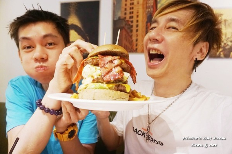 西門町漢堡．真的是天啊！好大好過癮的牛肉堡──史丹貓美式餐廳