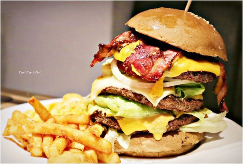 [台北萬華]Stan & Cat史丹貓美式餐廳-西門店|天啊！好大牛肉堡、美式火烤牛排早午餐、美式小點：歡樂派對組合(體驗券)