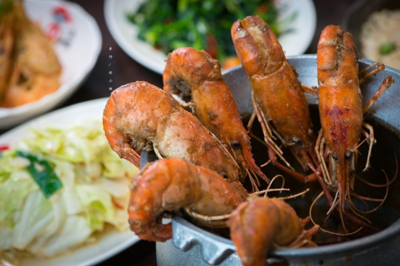 麥仔食-桃園｜一品活蝦桃園店｜台灣活蝦料理專賣 x 必點一品回味蝦、霸王蝦、胡椒蝦、脆皮雞｜團體聚餐首選｜桃園藝文中心美食 @麥仔の生活日記