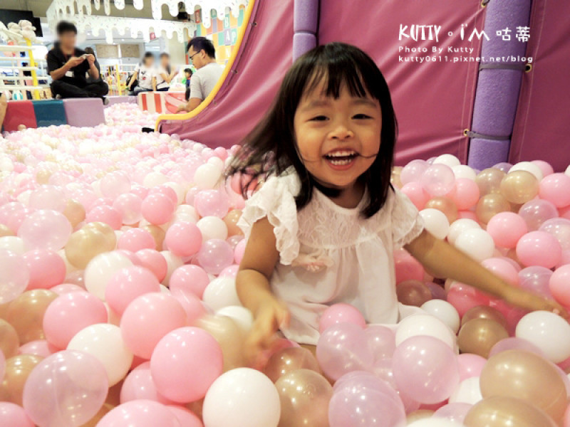 ▌新竹親子 ▌新竹大魯閣『遊戲愛樂園』小孩的耗電空間！球池/滑梯/辦家家酒/賽車