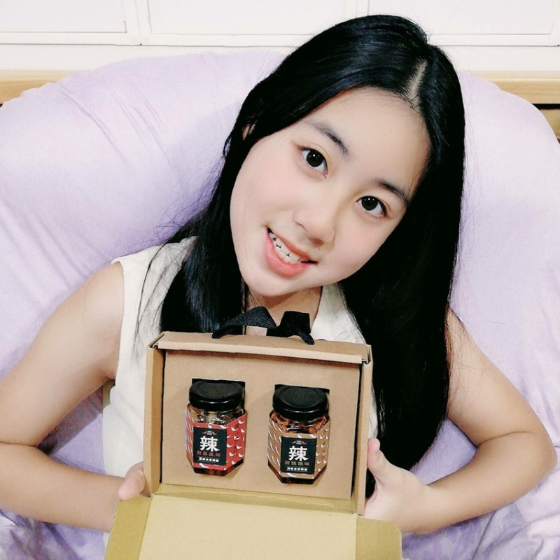 [祖傳三代懷念的眷村味道]來自嘉義空軍眷村的小伍妹麻辣涼麵，連王偉忠都難忘!獨門推出椒朋友-麻辣雙醬禮盒