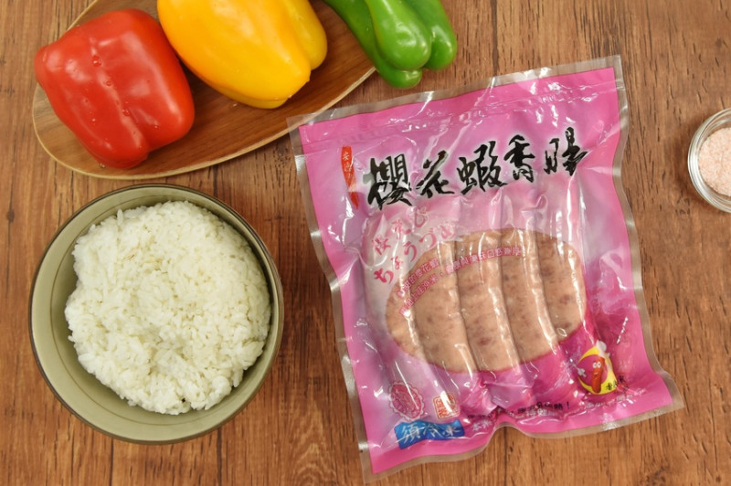 【香腸世家】#飛魚卵香腸 #櫻花蝦香腸 美味口感超越你想像，一同享受彈跳飛魚卵與嗆辣櫻花蝦的好滋味吧！