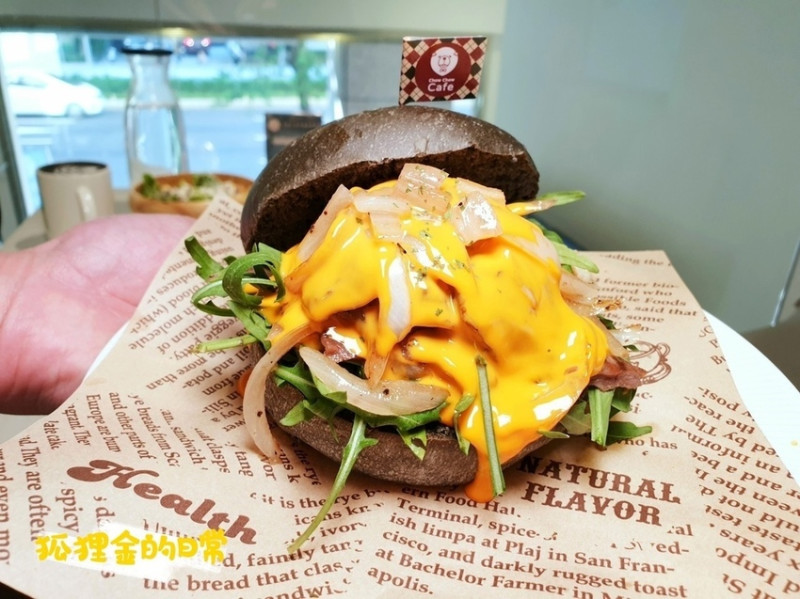 台中早午餐 │ Chow Chow Cafe巧巧咖啡 文心森林公園旁簡約時尚美店 精品輕食咖啡廳 台中南屯區下午茶 西區早午餐