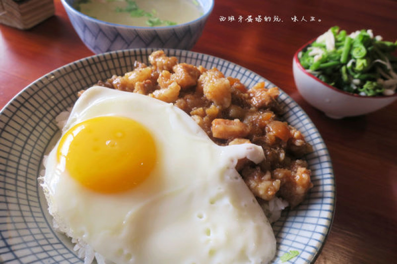 痣男｜花蓮市區內必吃魯肉飯、麵疙瘩專賣店～隱身復古西服店內的美味！