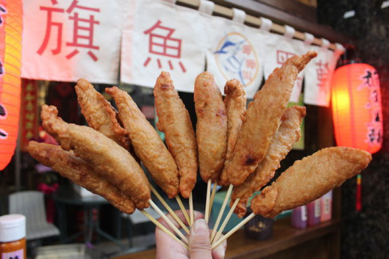 台中美食｜呷呷叫旗魚黑輪-真材實料旗魚黑輪，金黃酥脆超滿足