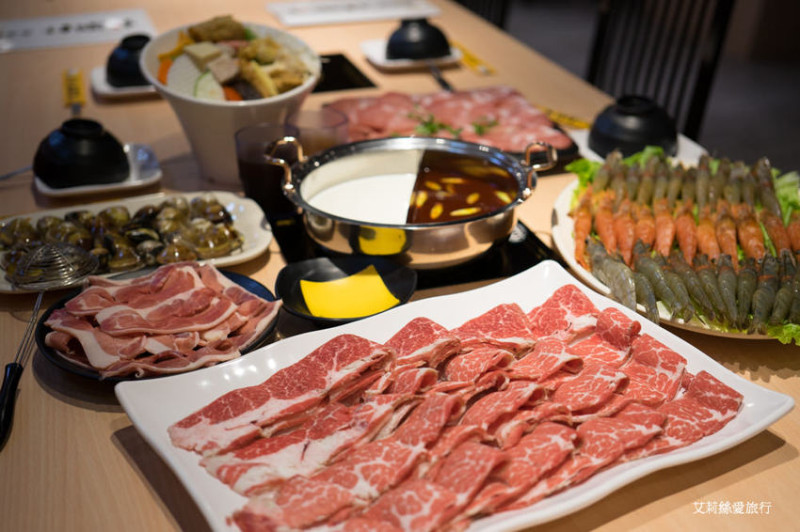 三重火鍋》大盤子涮涮鍋 大份量肉盤 肉食主義者最愛 - 艾莉絲愛旅行
