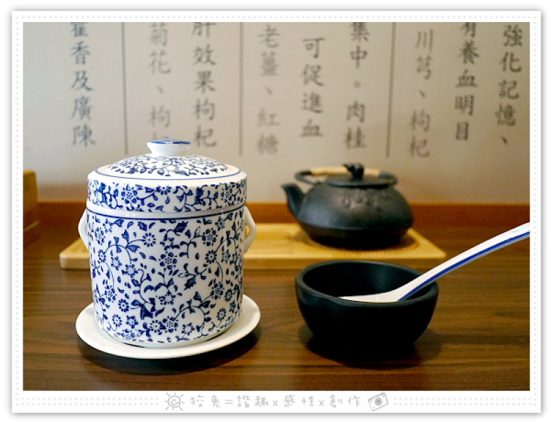 [台中食記] 唐太盅養生燉品甜湯(公益路創始店)~打卡享優惠價！料多味美的南洋肉骨茶盅、黑蒜燉雞麵線、雪蛤人蔘燉雪耳！