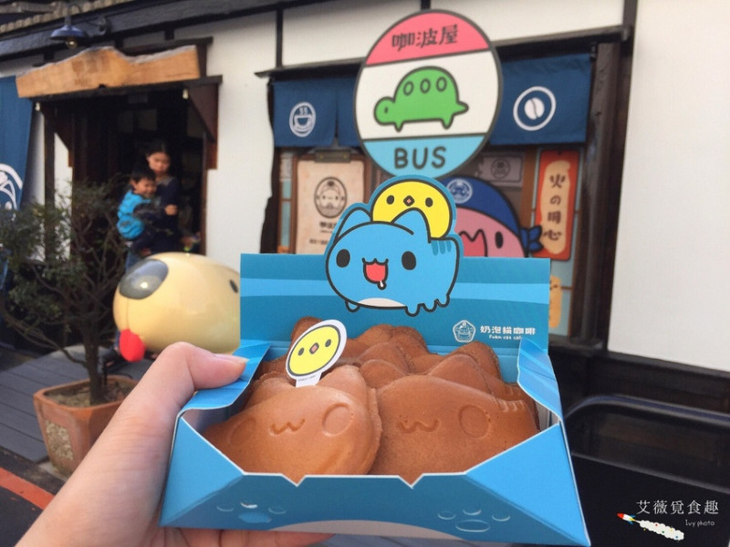 咖波屋 capoo house || 全台第一間貓貓蟲咖波咖啡館1/19號在台中勤美綠園道正式登場了喔！裡面有咖波周邊商品和餐點，必吃『可愛的咖波燒』，進場人數有限制建議早點來，晚來就吃不到咖波燒了