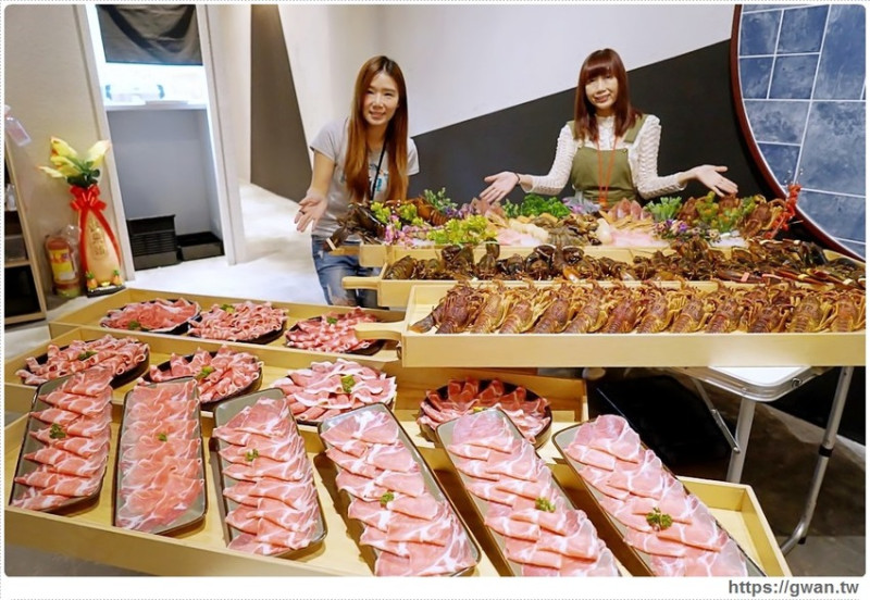 史上最狂台中龍蝦海，深紅崇德隱藏版，想吃先要有30個朋友！！ 