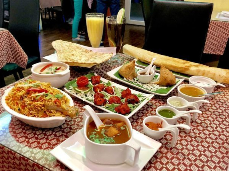 台中西區・異國料理｜Sree India Palace斯里頂級印度餐廳｜位在隱密巷弄的經典印度料理～踏入店裡就感受到滿滿的異國風情！