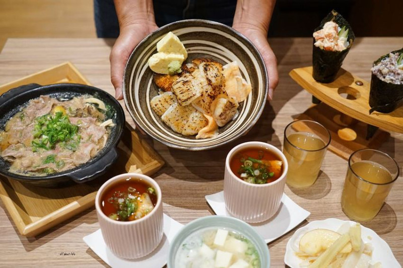 台中南屯日本料理 安曇野食卓 巷弄裡的隱藏版美食 日式溫馨小店 燒鍋 散壽司都推薦 - 拉拉隨性隨意走走看看