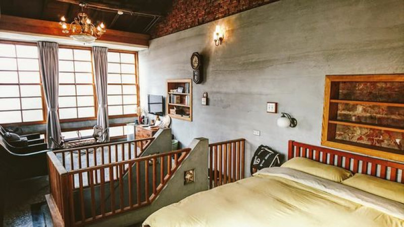 台南輕旅行住宿。信義街上的老宅民宿～老古石渡 邀月