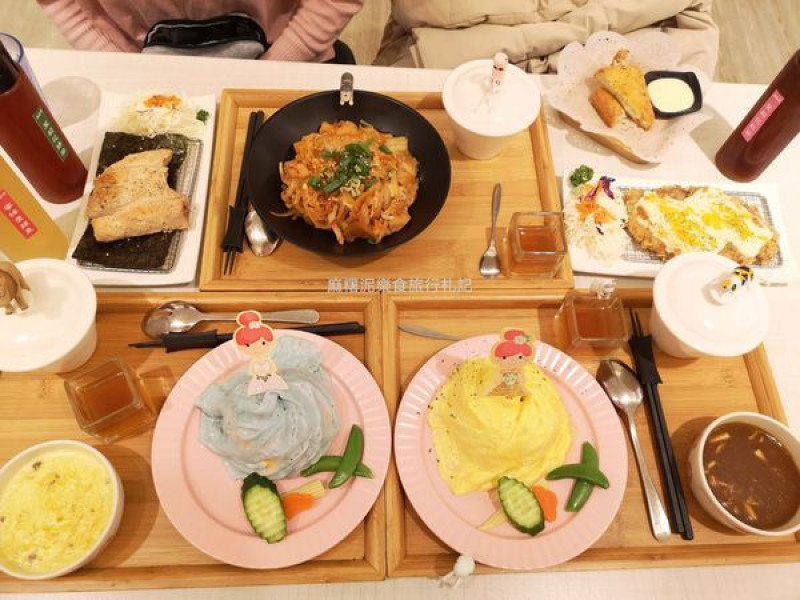 【台中 北區】女孩無法抵擋的蓬蓬裙公主、超大彈珠台，台中親子餐廳、台中北區親子餐廳推薦 『茉莉公主蛋包飯』