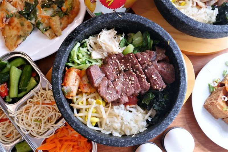 中山韓式料理-四米大石鍋拌飯專賣.道地石鍋拌飯、韓式料理.緊鄰建成公園、南西商圈、中山地下街、中山捷運站