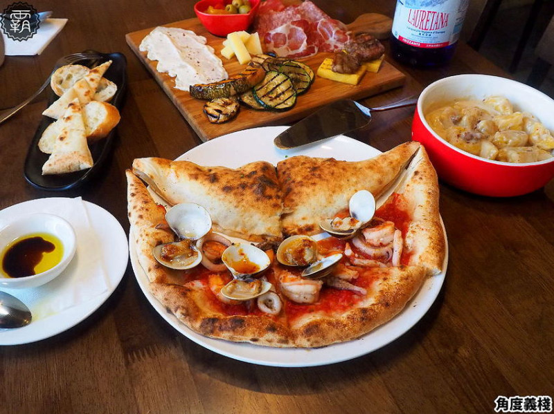 Pizzeria L’angolo角度義棧，黎明新村鄉村風小餐館，正統拿坡里披薩，山海一片天海陸通包~