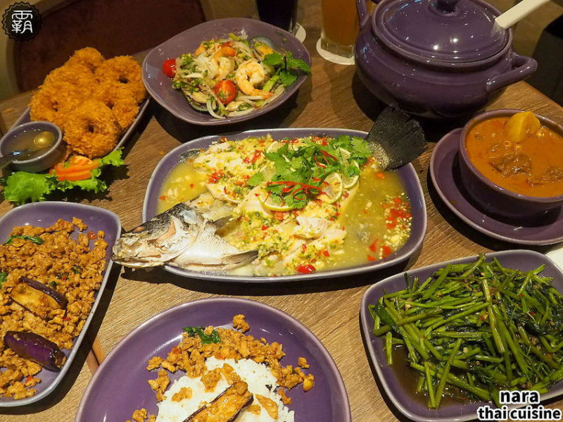 NARA Thai Cuisine台中中友店，連續多年榮獲最佳泰國料理餐廳，金錢蝦餅蓬鬆空氣感超讚~