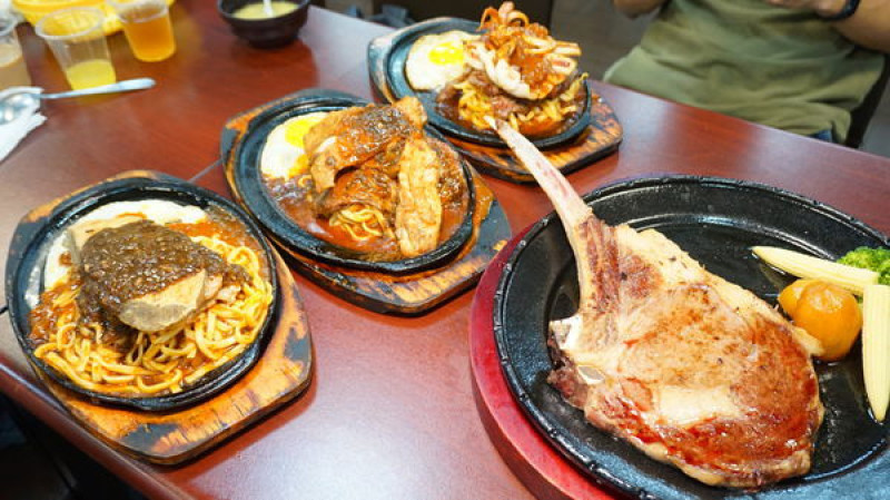 [高雄美食] 牛鼎鑫牛排-消費滿額戰斧牛排直接送 / 楠梓牛排 /楠梓加工區美食 /聖提亞冰淇淋