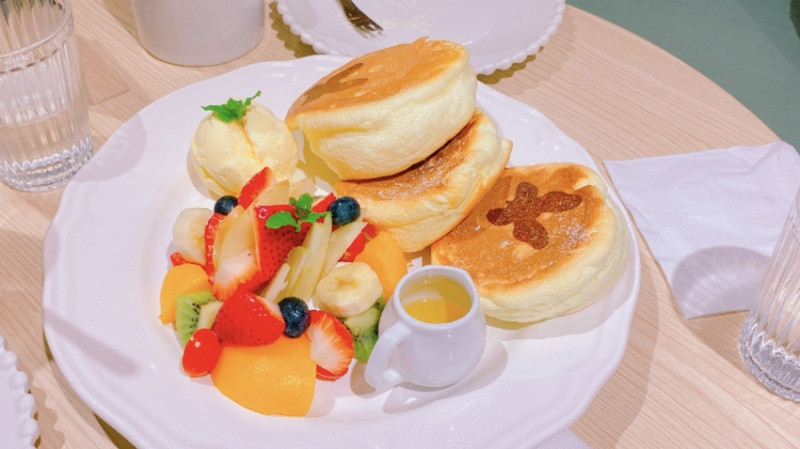 【台中 鬆餅】flipbakery翻轉甜點(台中店)，蓬鬆的雞蛋糕鬆餅，每嚼一口充滿空氣感的彈力伴隨蛋香噴發