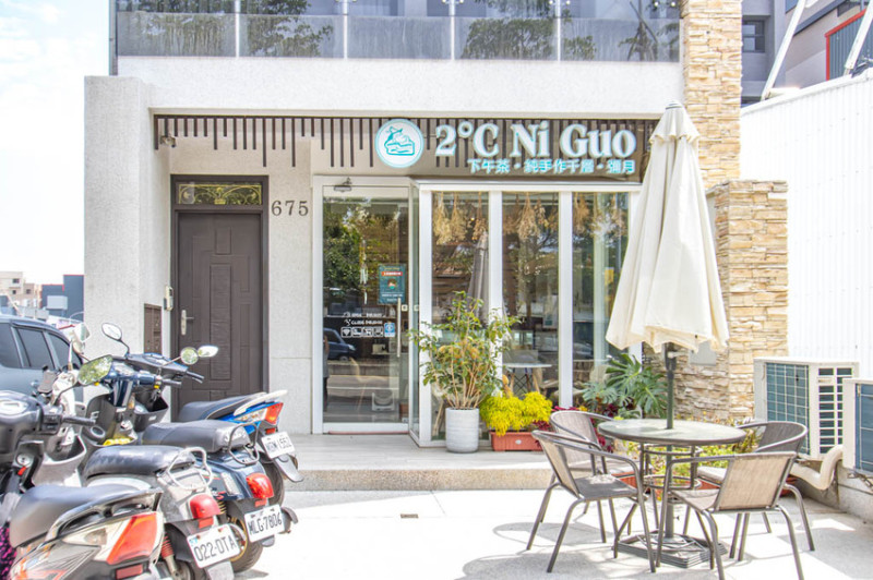 台中南屯，2度C NiGuo 公益店，外帶千層超人氣組合價，平均每片只要100元。 - 微笑Joe幸運