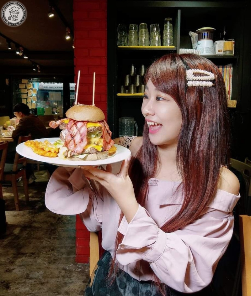 [美式餐廳．早午餐]原來東區也有高CP值早午餐．巨無霸「天啊好大牛肉堡」千萬別輕易嘗試真的會很飽！Stan & Cat 史丹貓美式餐廳 忠孝店