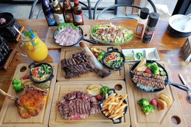 【新竹燒烤推薦】烤舖.吧Roast room.8.起士焗厚切戰斧豬排.停車非常方便.烤粉一定要去