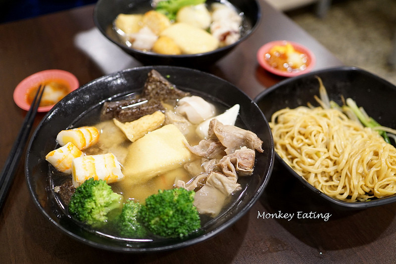 【台中豐原】下班後的平價小吃『月初關東煮』。湯頭甘甜料豐富│傳統乾拌意麵很推│豐原三民路美食