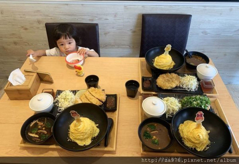 來去看漂亮的茉莉公主，品嚐好吃的咖哩豬排蛋包飯就在五目坊