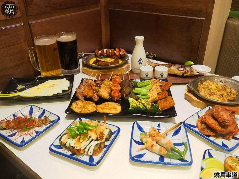 燒鳥串道平價串燒，燒肉攤價位搭配懷舊澡堂，內用茶泡飯還能吃到飽！