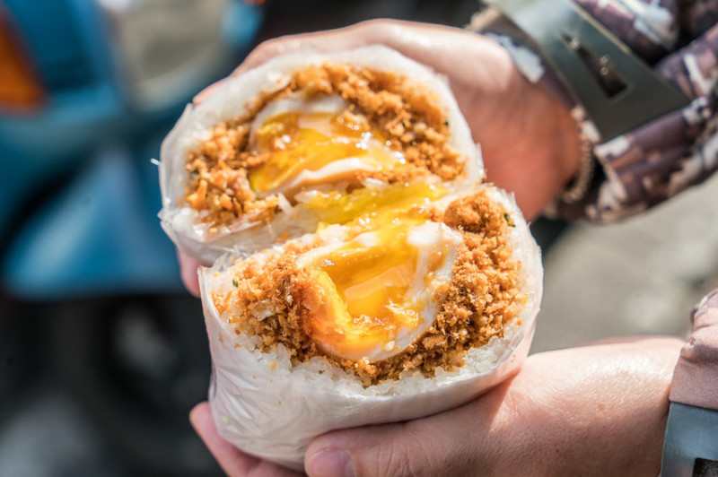 台北必吃炸彈飯糰｜弘記豆漿｜蘆洲美食｜手工蛋餅、蛋餅控、雙色起司蛋餅｜台北必吃早餐、排隊美食、ig打卡熱門