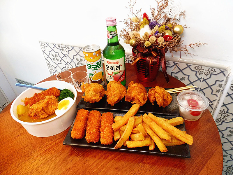 「景美韓式美食/炸雞餐酒」【滿滿 炸雞 咖哩 燒酒】小巧精緻，外帶方便，原味炸雞多汁美味！