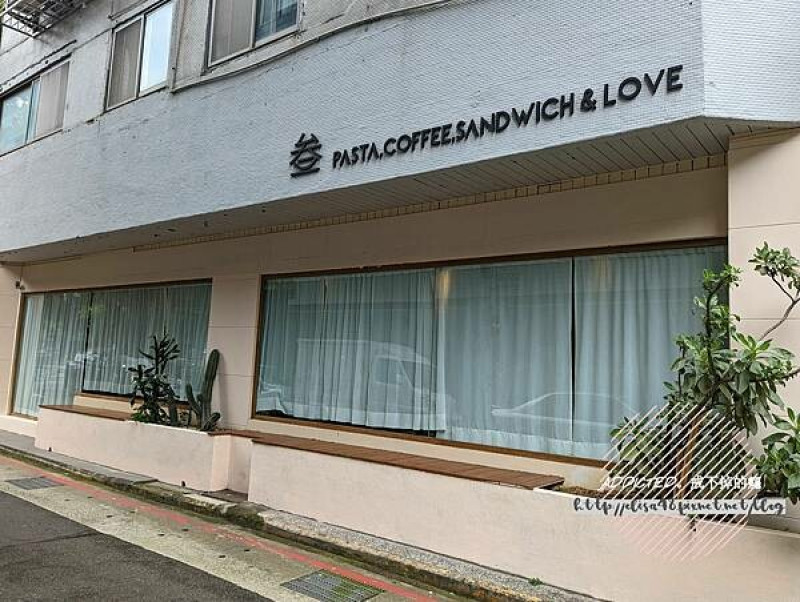 台北信義-[叁食] 近國父紀念館與台北市政府步行10分鐘，舒適寬敞空間寵物友善，豐富早午餐與咖啡下午茶甜點，閨蜜約會外拍推薦，韓風白色系網美咖啡廳