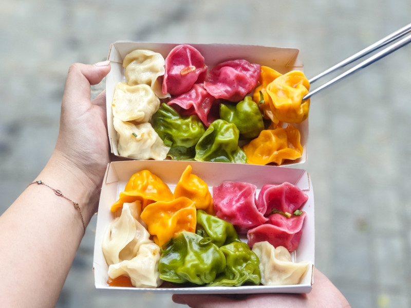 高雄美食||陳家水餃大王-繽紛色彩的水餃，其實藏著蔬果的元素||苓雅區、市場美食