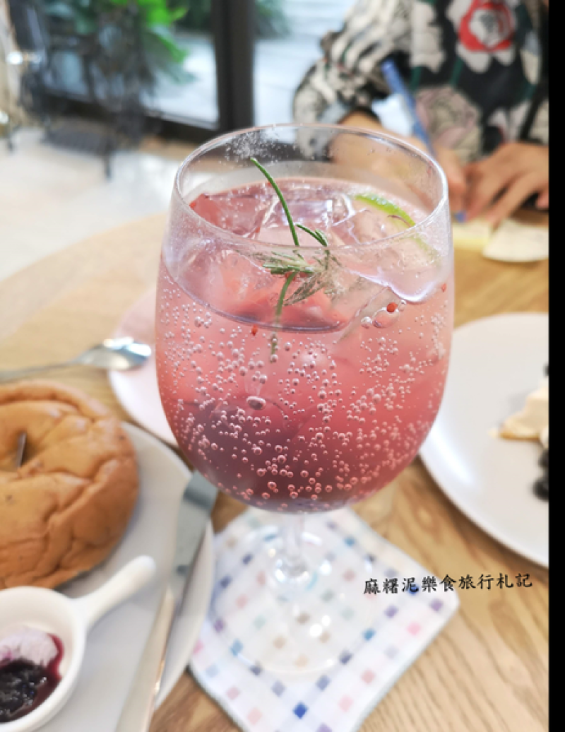 【台中 豐原】新品珍珠奶茶甜點，台中手做早午餐、甜點、咖啡、下午茶，舒適明亮的空間『1002cafe&shop』隱藏於上騰御寶