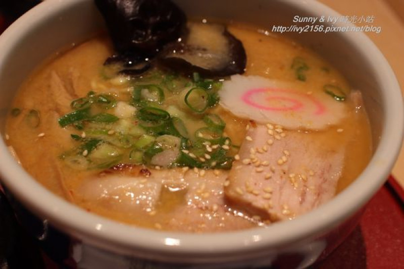 【新北板橋食記】來自北海道的山頭火拉麵。永遠都在排隊，但其實.....