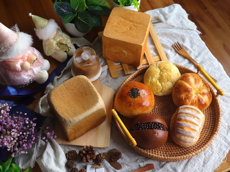 方云云麵包店：台南隱密巷弄內的人氣麵包店/每日只營業2小時的超級隱藏版預訂款烘焙店/每日晚上公開隔日出爐麵包土司品項/沒預定買不到/台南麵包烘焙店推薦 - 進食的巨鼠