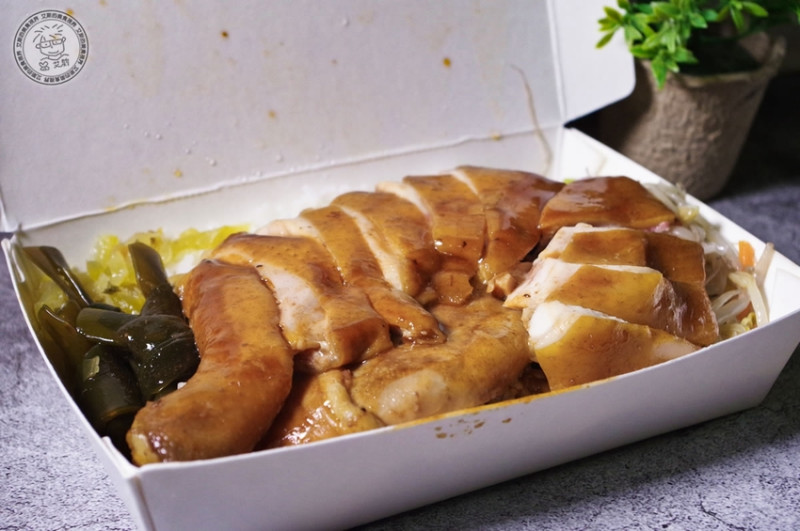 【 一日一便當 ．燒臘】 吃佔滿整個便當的超大雞腿就是爽．我最愛的燒臘店．鳳城燒臘百合店