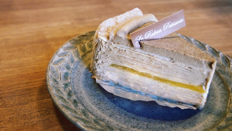 這裡有法朋22階千層的限定口味：日月潭紅玉紅茶千層，台北迪化街 COFE 喫茶咖啡
