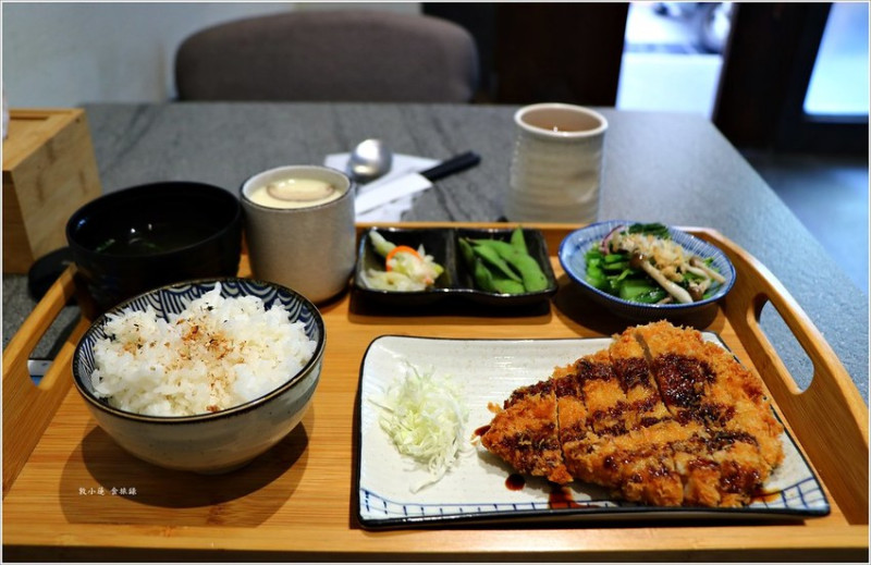 【高雄】暖呼呼食堂 定食.丼飯.日式料理‧網路呼聲評價極高的巷弄美食 現點現做豬炸排酥酥脆脆超涮嘴