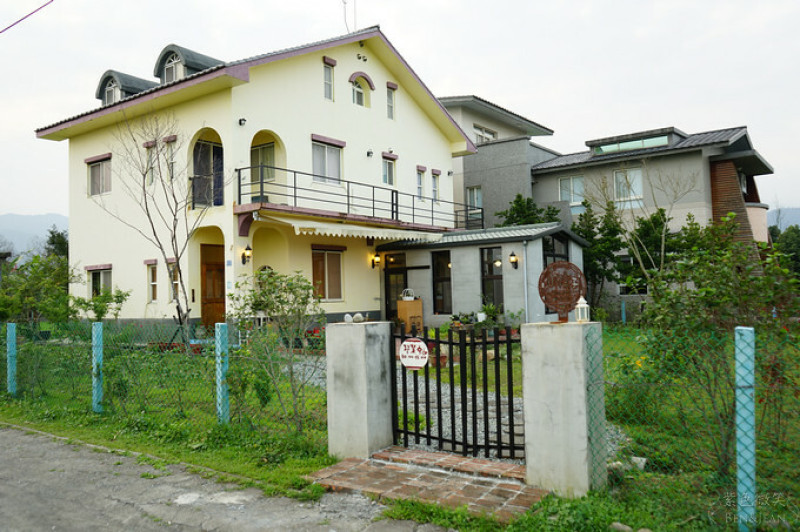 宜蘭縣員山鄉宜蘭員山》小院子咖啡 畫廊 ~帶點居家風味與藝術氣息的咖啡廳