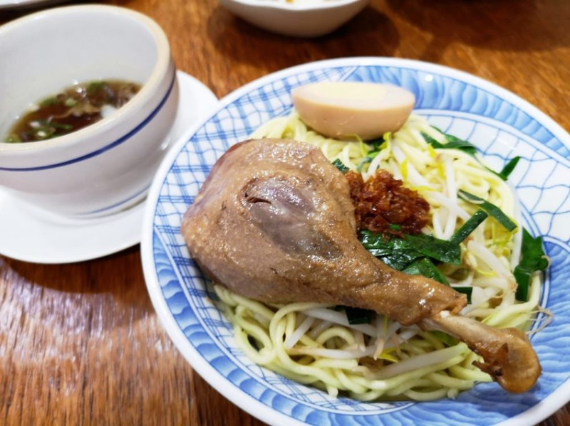 北區美食_魏-苗栗客家麵館│台中天津路熱門小吃，軟嫩的鴨肉輕輕一夾即骨肉分離。 - 愛伊特candy的分享樂園
