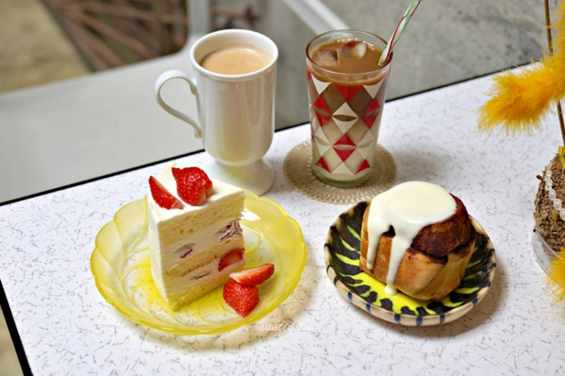 【台中】火山花店 沒有招牌的隱密老宅花店選物店 肉桂捲 草莓蛋糕推薦