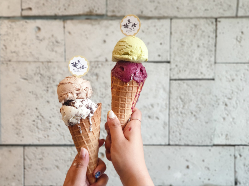 高雄美食||榛果怪-真搞怪!如咖啡廳般舒適，每日還會推出不同口味的義式冰淇淋||楠梓區、高雄冰品