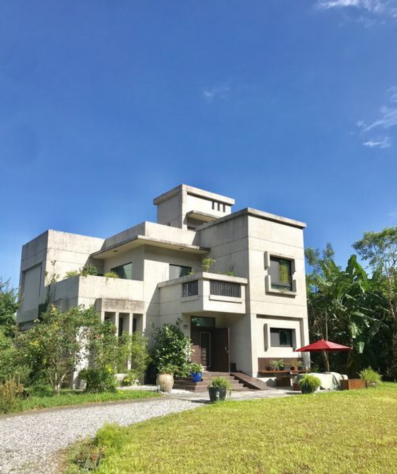 圓圓家睡外面-《花蓮民宿推薦》來去山下住一晚，每天只接一組客人的花蓮包棟民宿《山下stay》，舒服放鬆就像回到自己家一樣