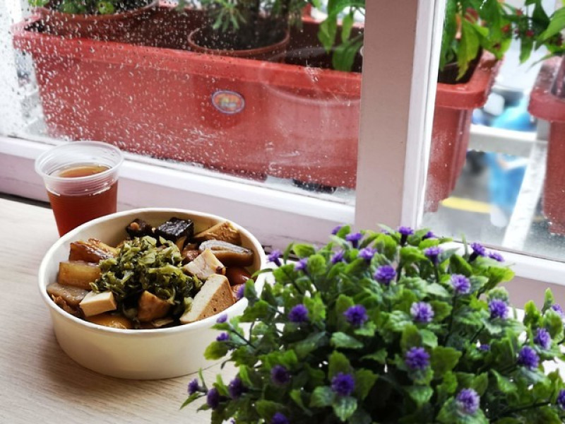 【台中 豐原】好拍的網美場景、IG打卡、文青風裝潢、豐原人氣小吃『黑桃K滷味』門市