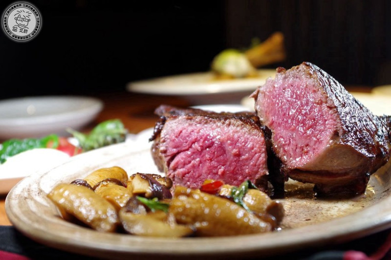 【牛排．約會】我心目中第一名的牛排．外酥內嫩最強紐約客牛排．台灣第一家將台灣小吃元素入西餐餐廳．綻1852_牛排館