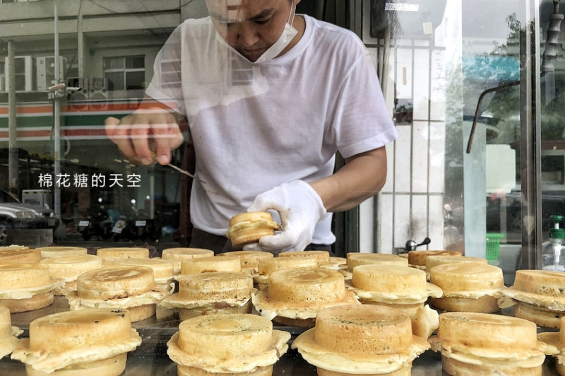 台中東勢必吃美食-超爆漿十月紅豆餅，選擇困難者還有雙口味唷 - 棉花糖的天空