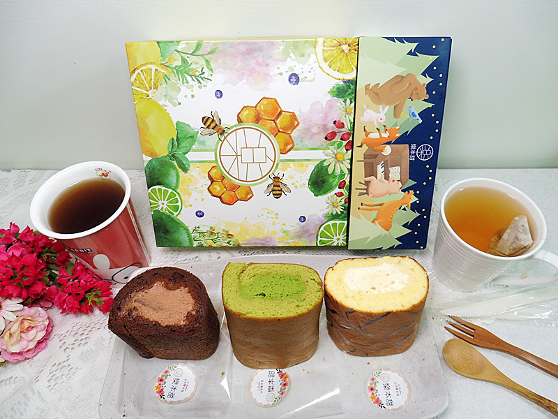 「桃園蛋糕推薦」【樂本甜手作甜點工作室】「樂本甜雙入禮盒」+「巧克力控蛋糕捲」，新鮮柔綿，內餡鮮奶油柔滑細緻，有如絲絹班滑過口舌，每一款蛋糕捲都有自己的特色，超級好吃！